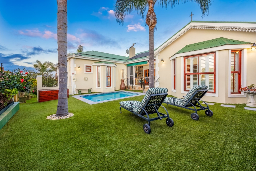 4 Bedroom Property for Sale in Bergsig Western Cape
